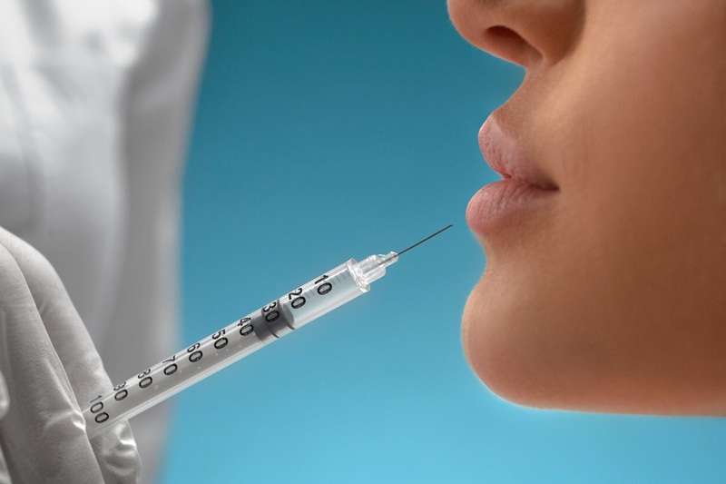 Armonía entre sonrisa, labios y expresión facial
